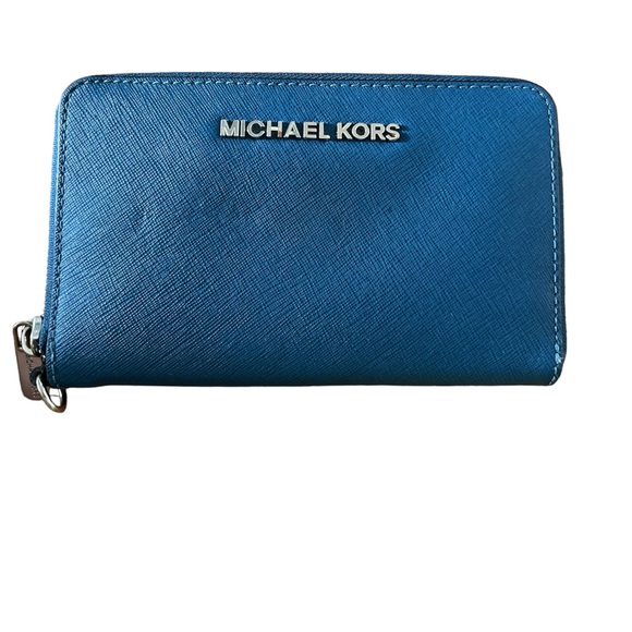 Michael Kors wristlet - Picture 1 of 2